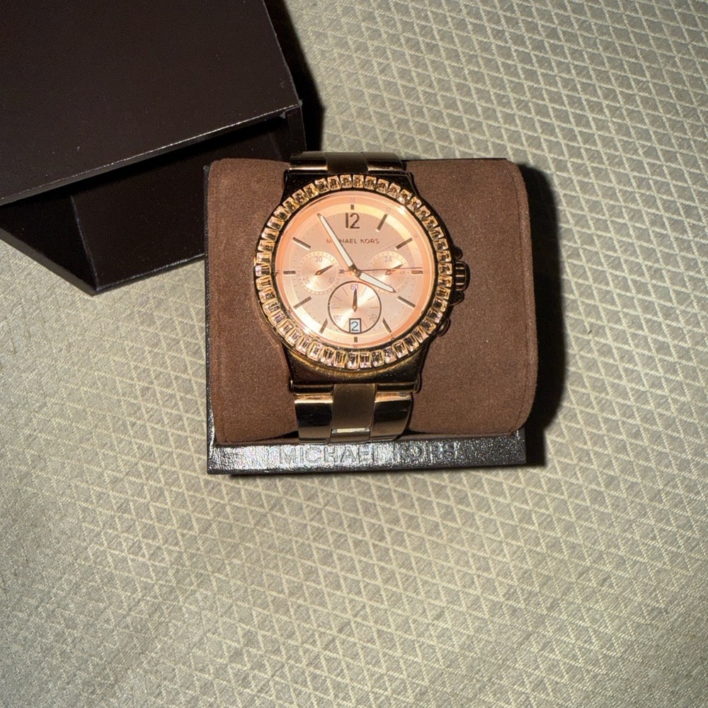 Michael Kors Women’s Rose Gold Watch with Rose Gold Diamonds - Picture 4 of 7